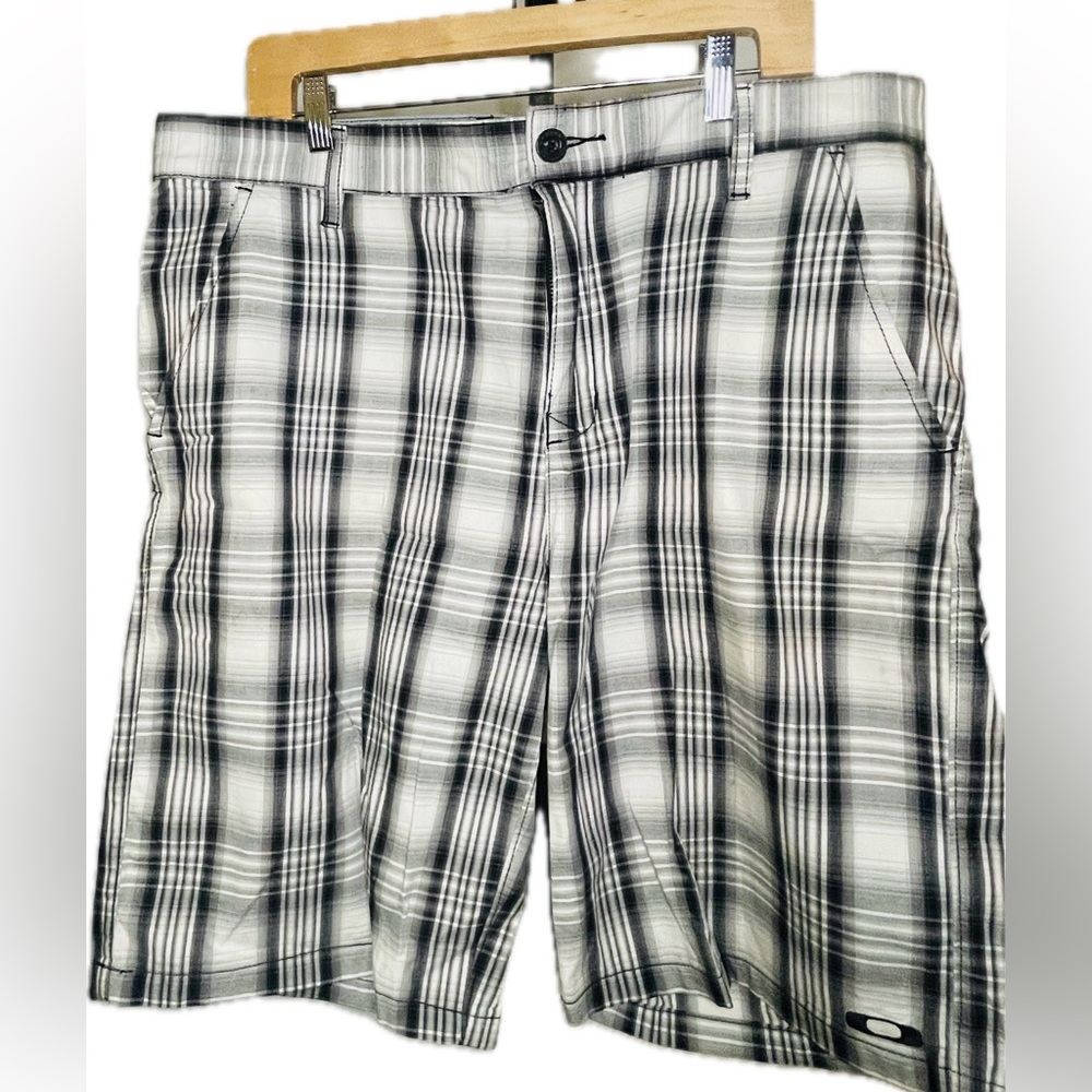Oakley Mens  Regular Fit Cotton Shorts Size 36 W
